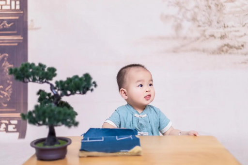 乌鲁木齐怀孕肚子中间凹两边凸